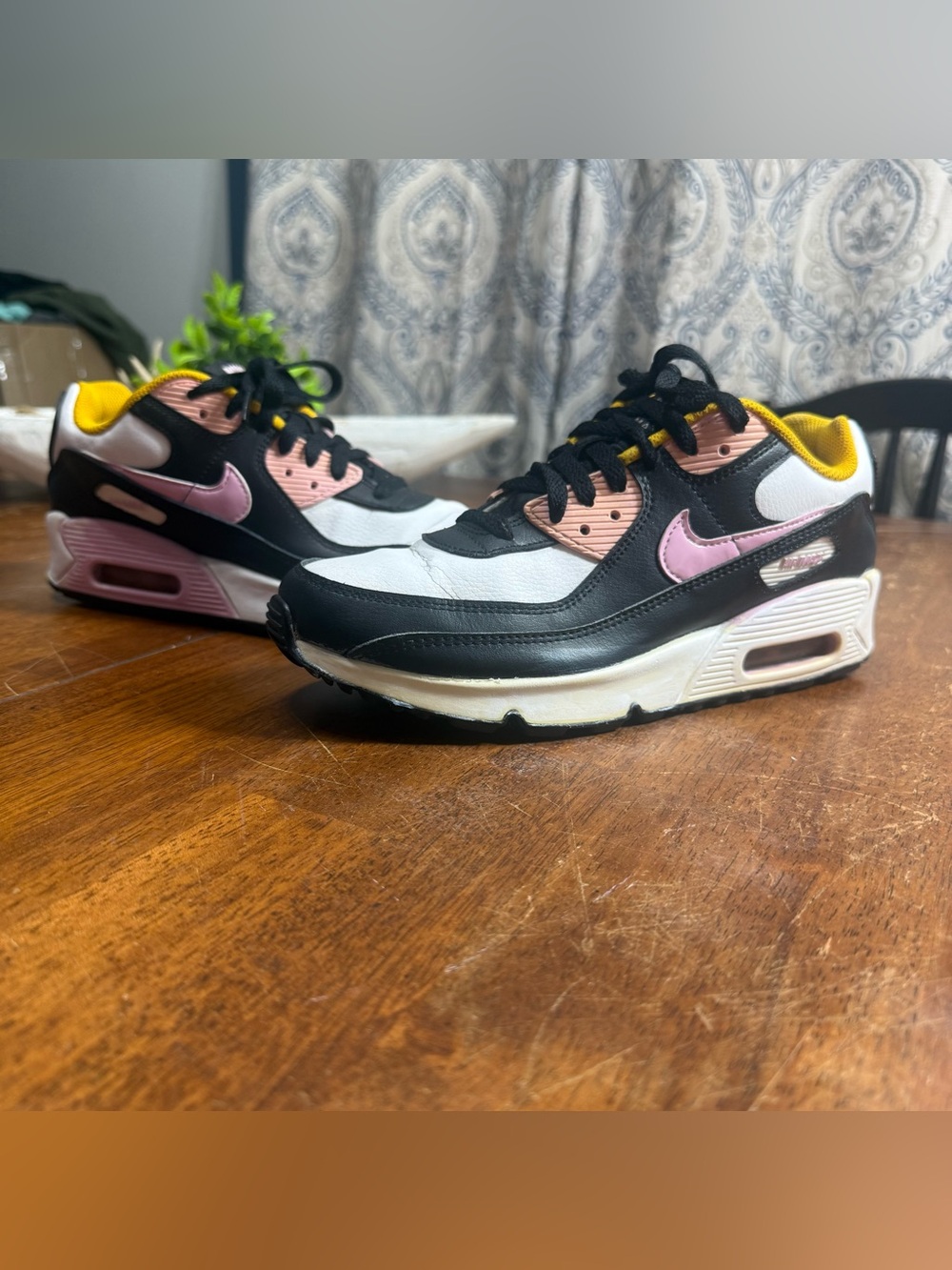 Nike Air Max 90 Black White Metallic Pink Gold Sneakers Women’s 8 / Youth 6.5Y